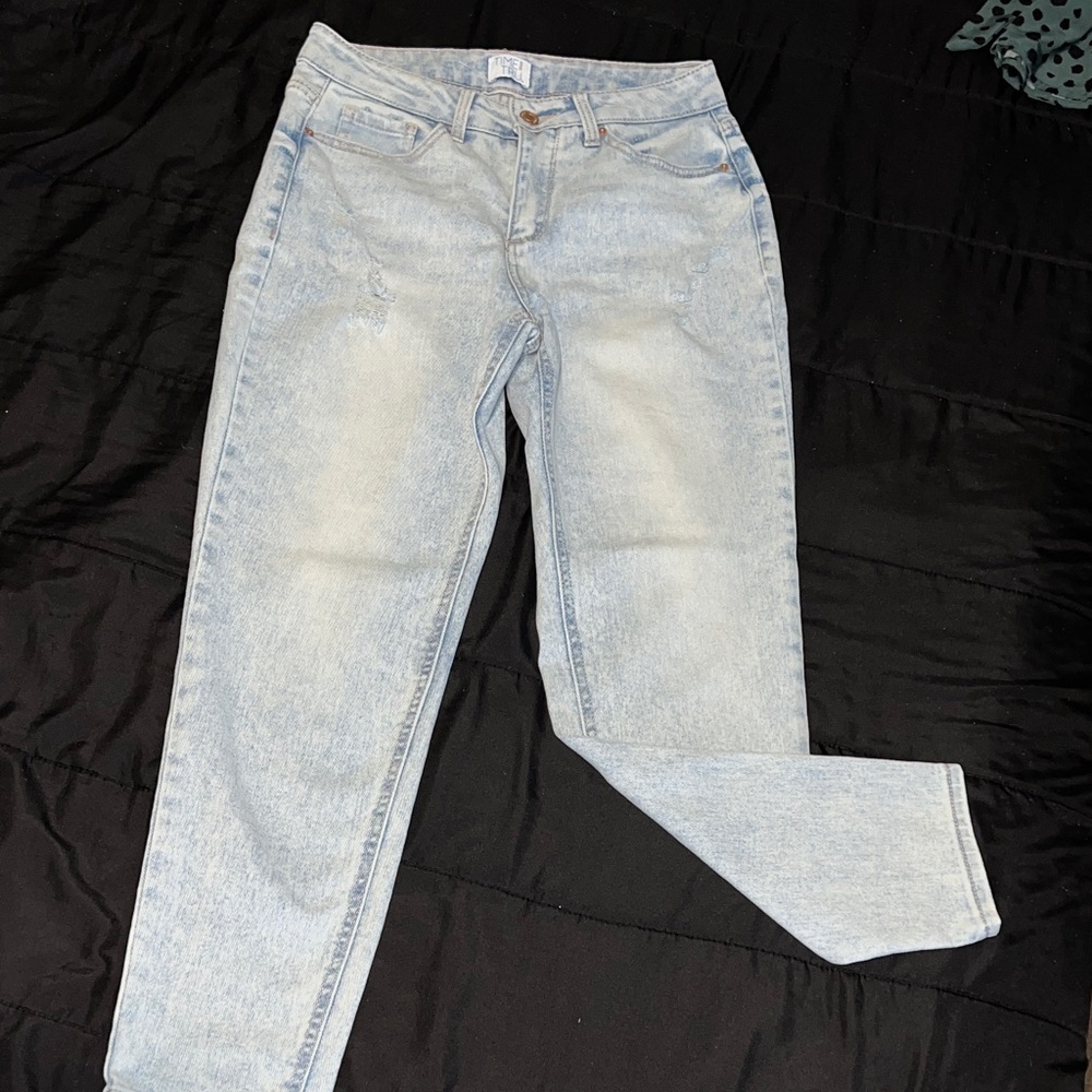 Time and Tru Women's Light Wash Straight Leg Jeans